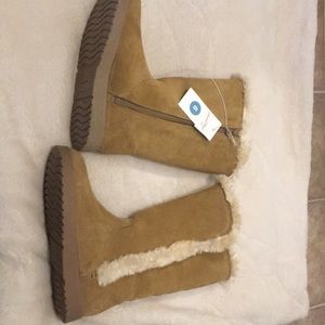 Size 6 universal thread boots